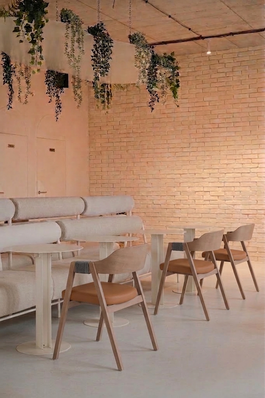 silla cathia de madera fresno para resta